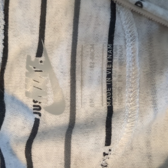 Baby 6 Month Nike Black and White Footies One Pieces - Picture 3 of 7